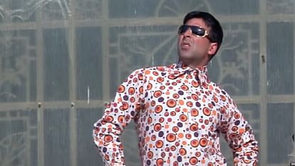Akshay Kumar plays prank on April Fools day on clothing brand co founder Manish Mandhana see hilarious video