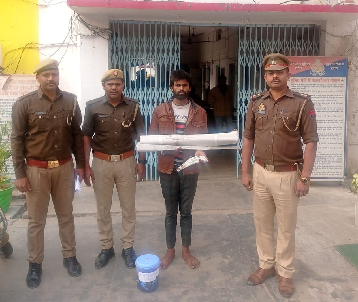 Youth from lucknow arrest with sword, bomb and tamancha