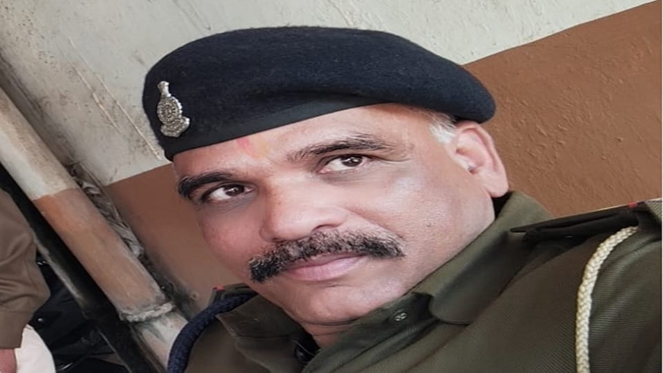 bike collided with a standing truck sub inspector in charge of the outpost died in accident in Rajnandgaon