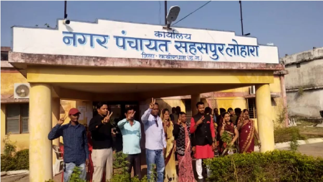 no-confidence motion against sahaspur lohara nagar panchayat adhyaksh and upadhayaksh