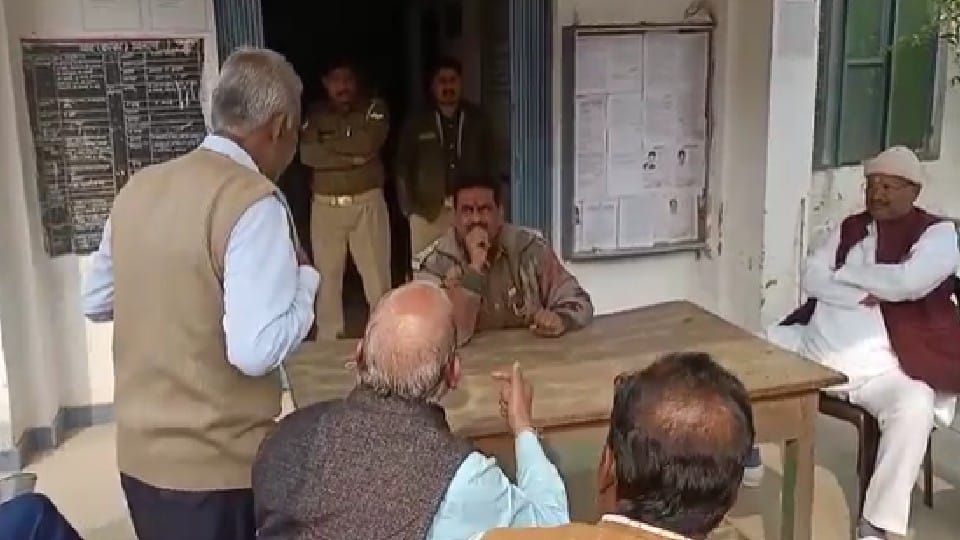 SP leader allegation BJP workers openly threatening voters in Mainpuri bypoll