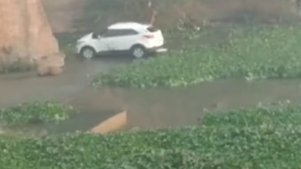 Car fell from bridge into Saraswati drain on Pehowa to Ambala road in Kurukshetra