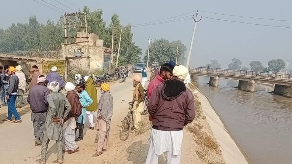 Woman Jumped in Sarhind feeder with child in Muktsar