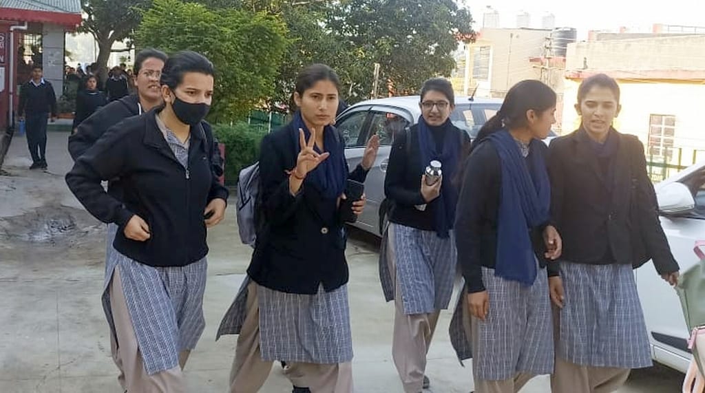 sirmaur news 180 students of dld appear in  english peper in nahan diet on monday 5 december 2022