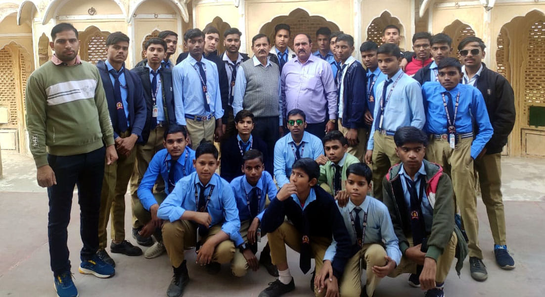 Students did educational tour of Jaipur