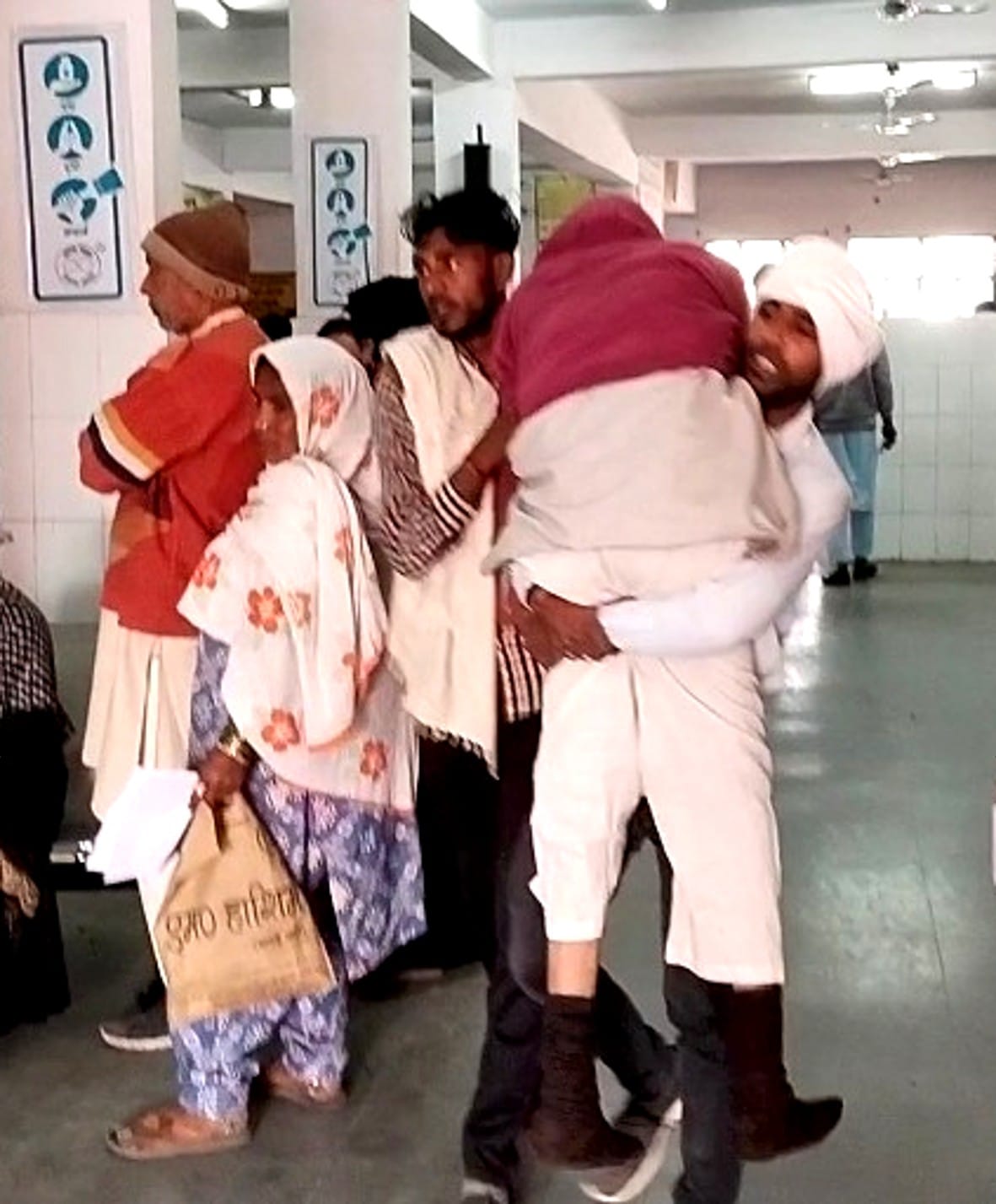 Sons performed duty for sick father, doctors scolded
