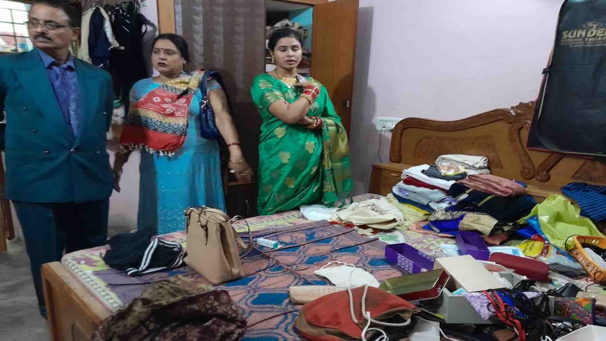 Kanpur: 10 lakh stolen from bank manager house, report