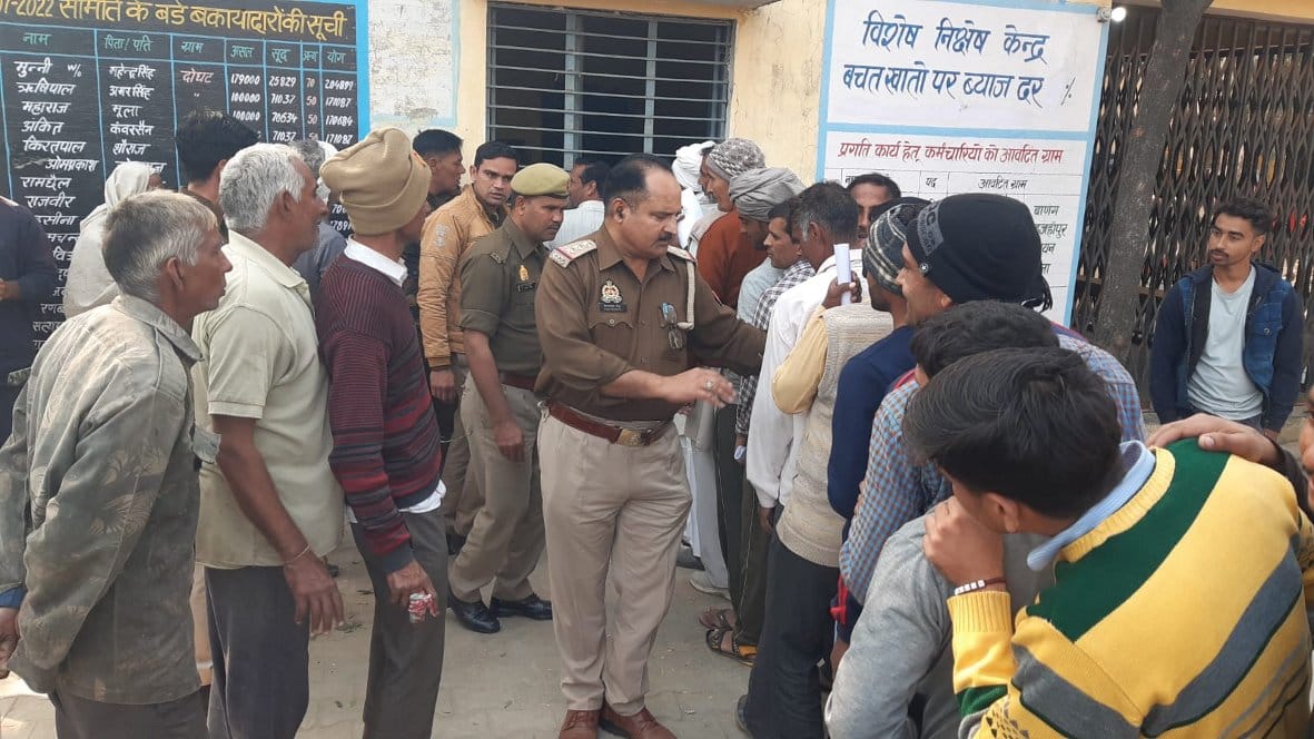 DAP distributed to farmers at centers under police protection