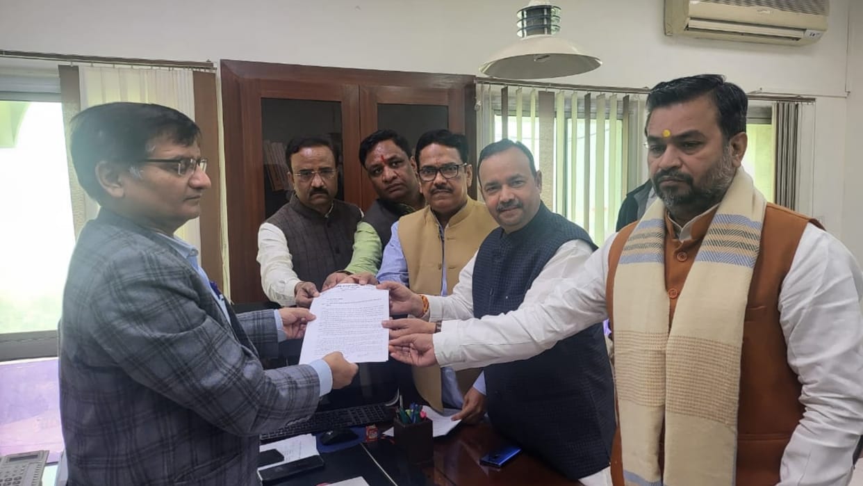 Bypoll in UP: BJP leaders meet to Chief Election Officer.