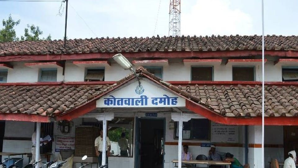 Damoh: Brother was stopping her from harassing her sister, the accused stabbed her to death