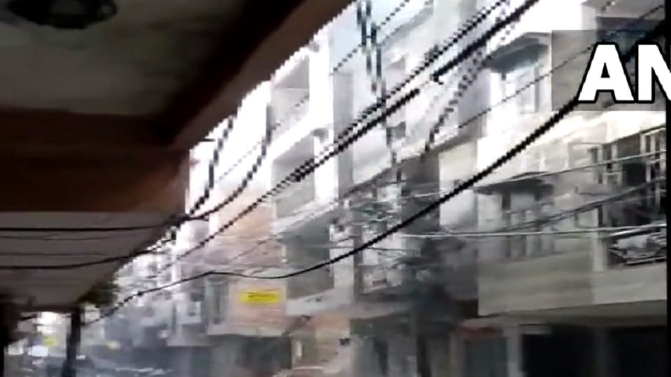 Four Storey Building Collapsed In Shastri Nagar in Delhi News in Hindi
