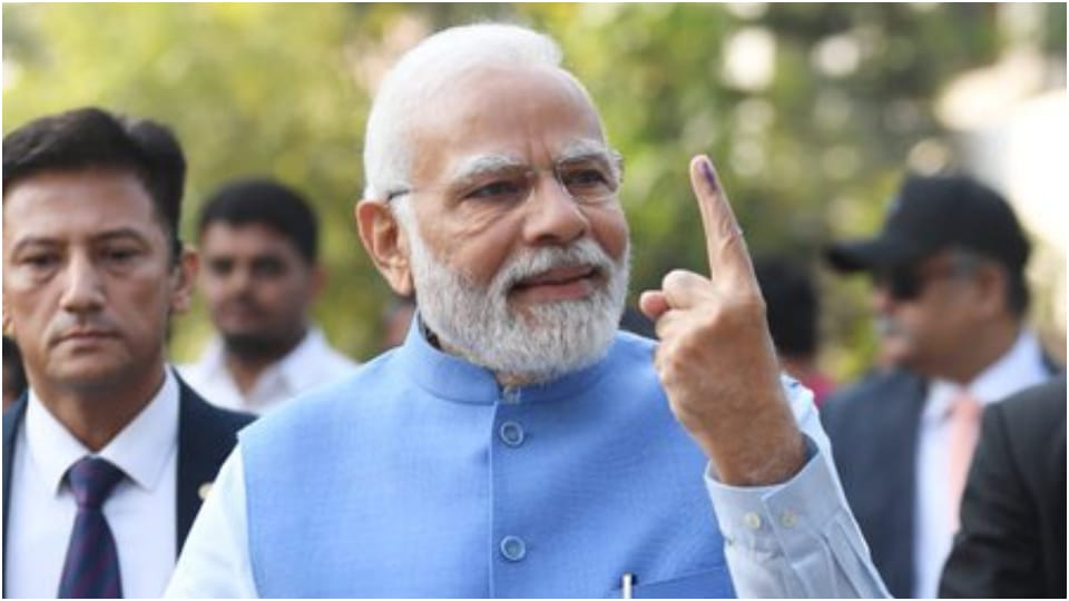 Gujarat Election 2022:  People listen to everyone, PM Modi after casting vote in state polls News in Hindi