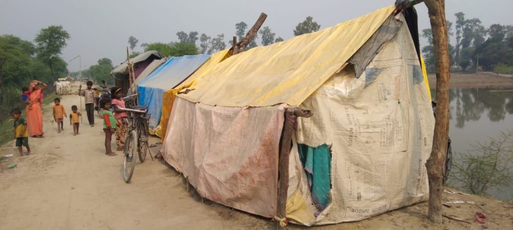 Dew drops reaching the bed by filtering with tarpaulin