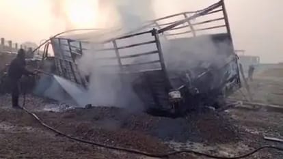 MP News: Car-truck collision in Rewa, car rider burnt alive due to fire