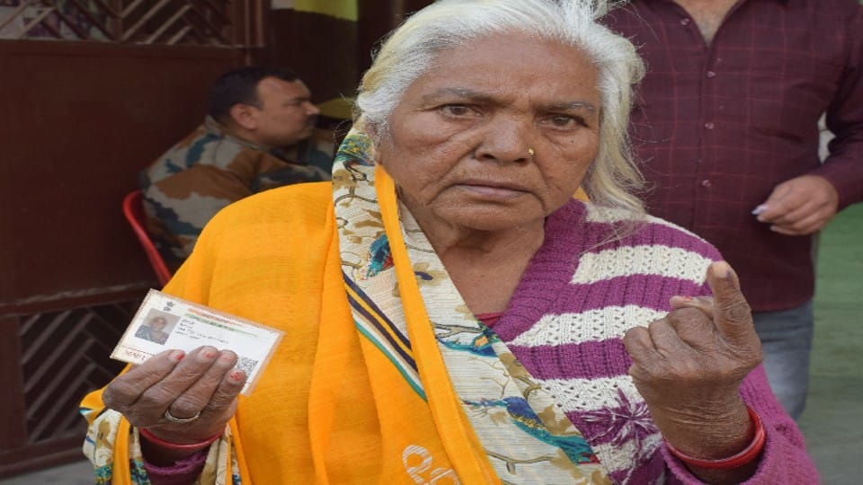 Divyang and elderly voters cast their votes with enthusiasm in Mainpuri By-Election 2022