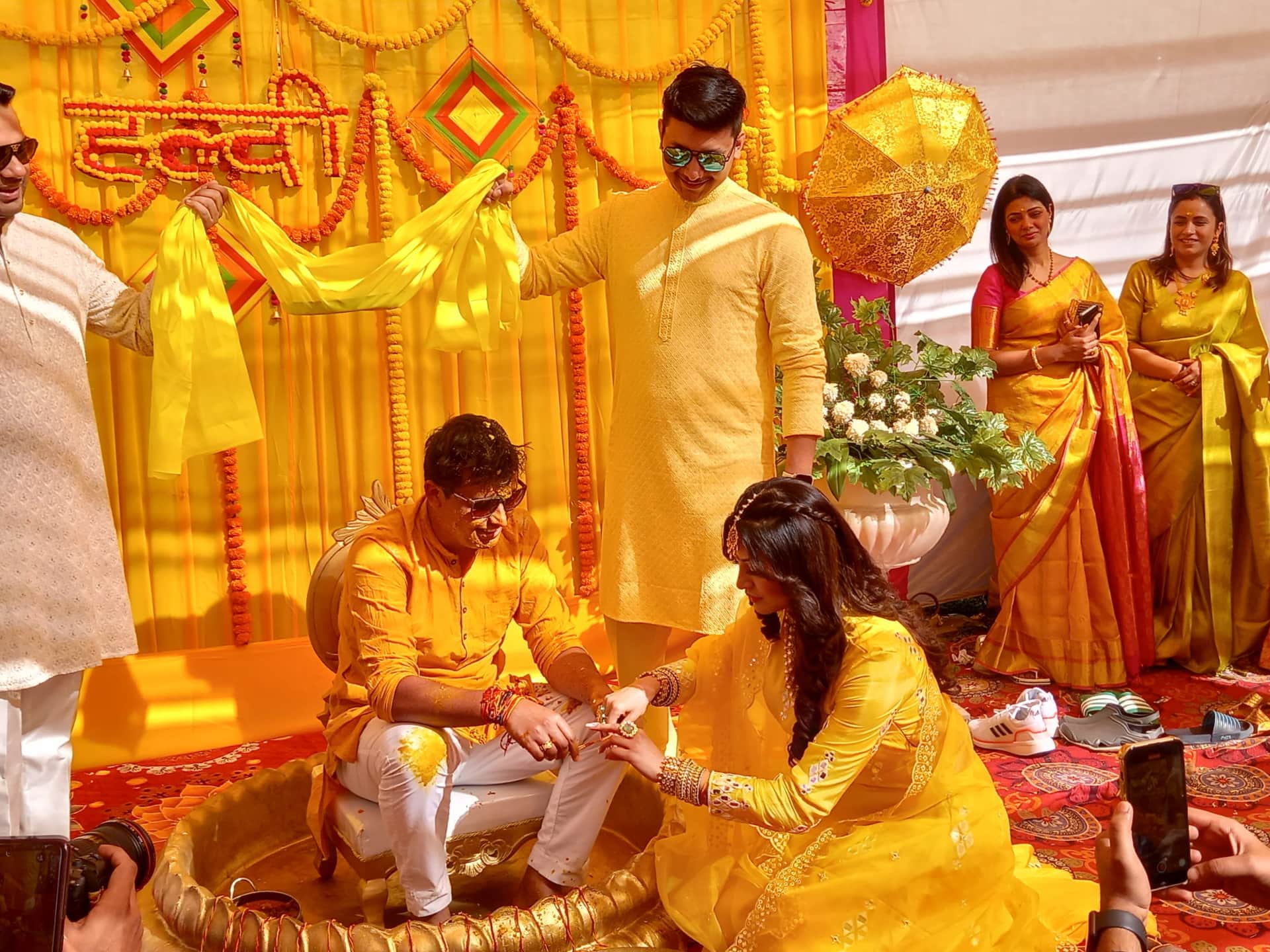 Bollywood Entertainment Actress Urvashi reached brother wedding ceremony  Uttarakhand news in hindi