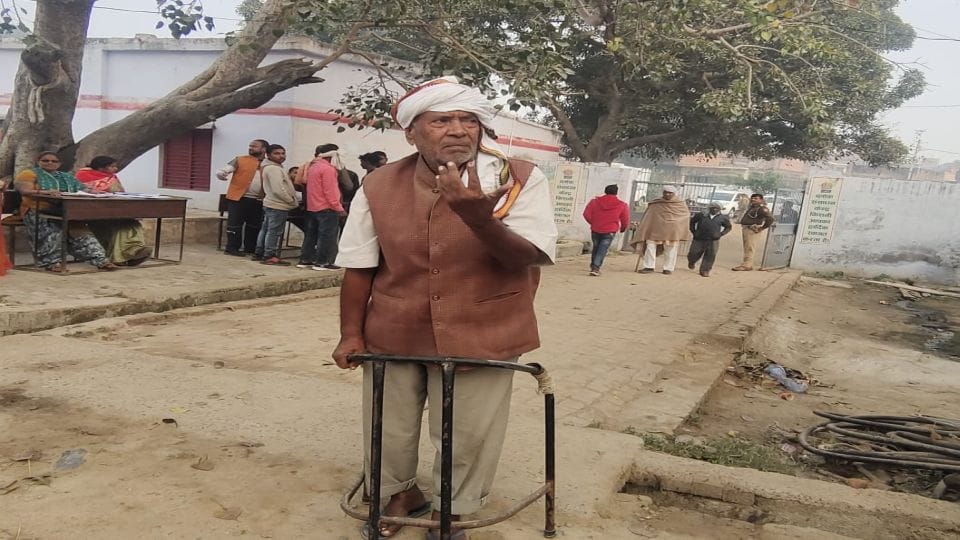 Divyang and elderly voters cast their votes with enthusiasm in Mainpuri By-Election 2022