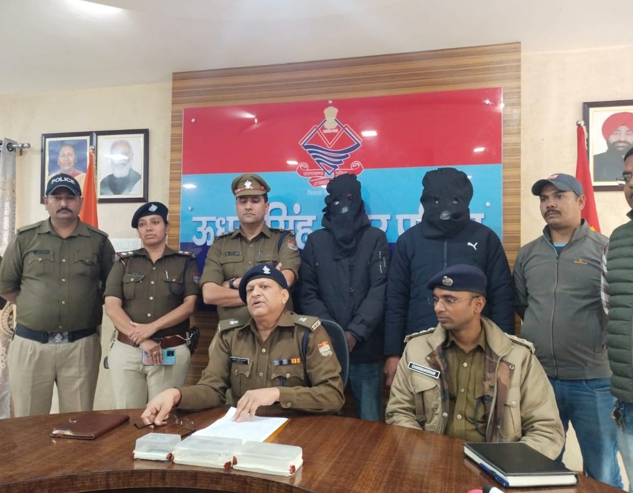 Rudrapur News: two youth arrested for blackmail people roaming with female friends