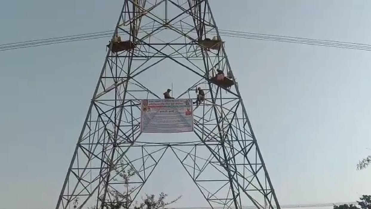 Maihar MLA met the villagers who climbed the tower, said- the issue of farmers will echo in the assembly