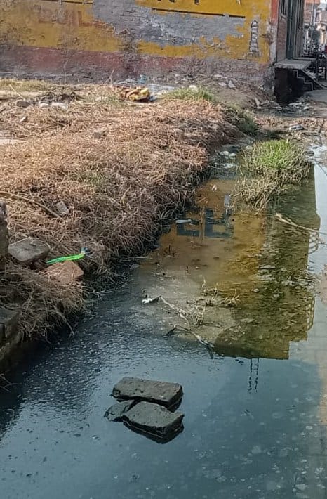 Drainage of contaminated water stalled in Arjun Puram, people suffering