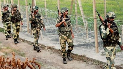 Bsf Foils Arms Smuggling On Bangladesh Border Seizes Huge Quantity Of  Weapons - Amar Ujala Hindi News Live - West Bengal:बीएसएफ ने बांग्लादेश  सीमा पर हथियारों की तस्करी को किया विफल, भारी