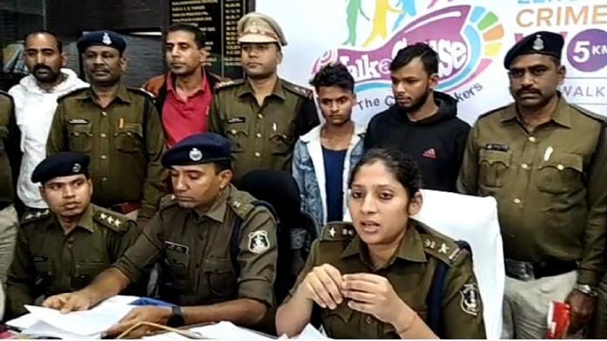accused arrested for cheating of Rs 2.10 lakh by sbi atm tempering