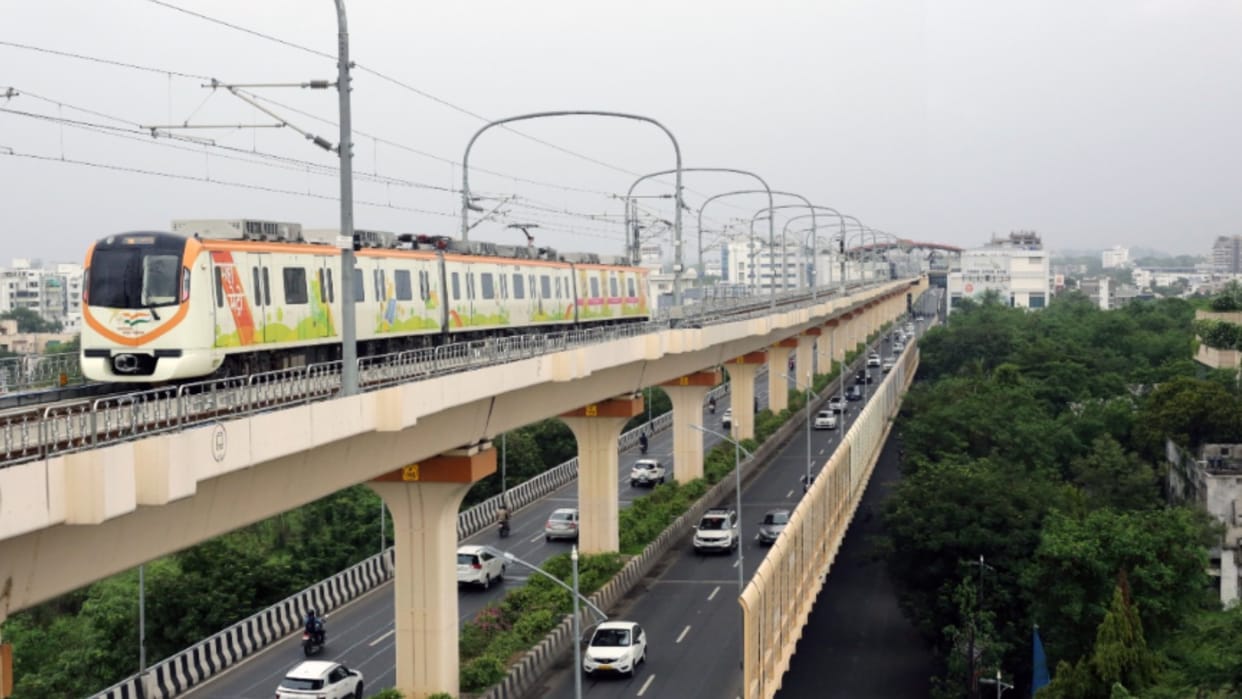 maharashtra Nagpur Metro flyover Guinness Book of World Records name Gadkari congratulates