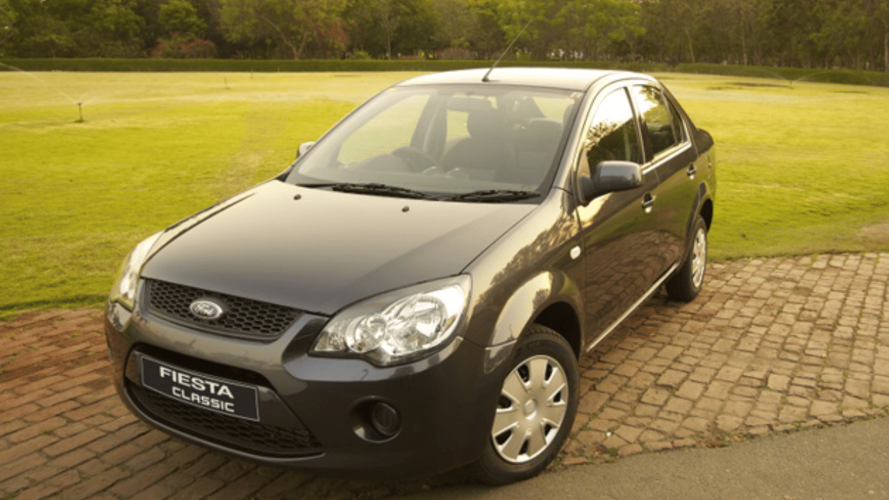 Ford fiesta car did not get an average of 32 kilometers per liter now company will pay Rs three lakh