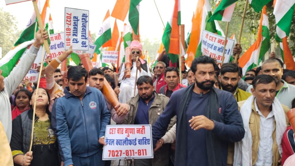 Youth protest outside BJP state office in Rohtak demanding CET and sports quota