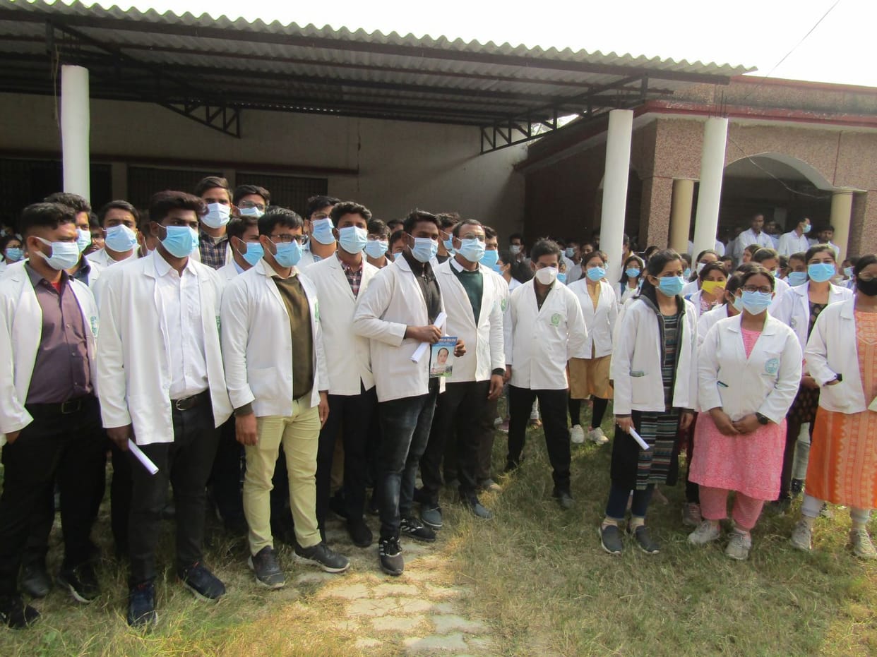 Outrage of medical students due to extortion