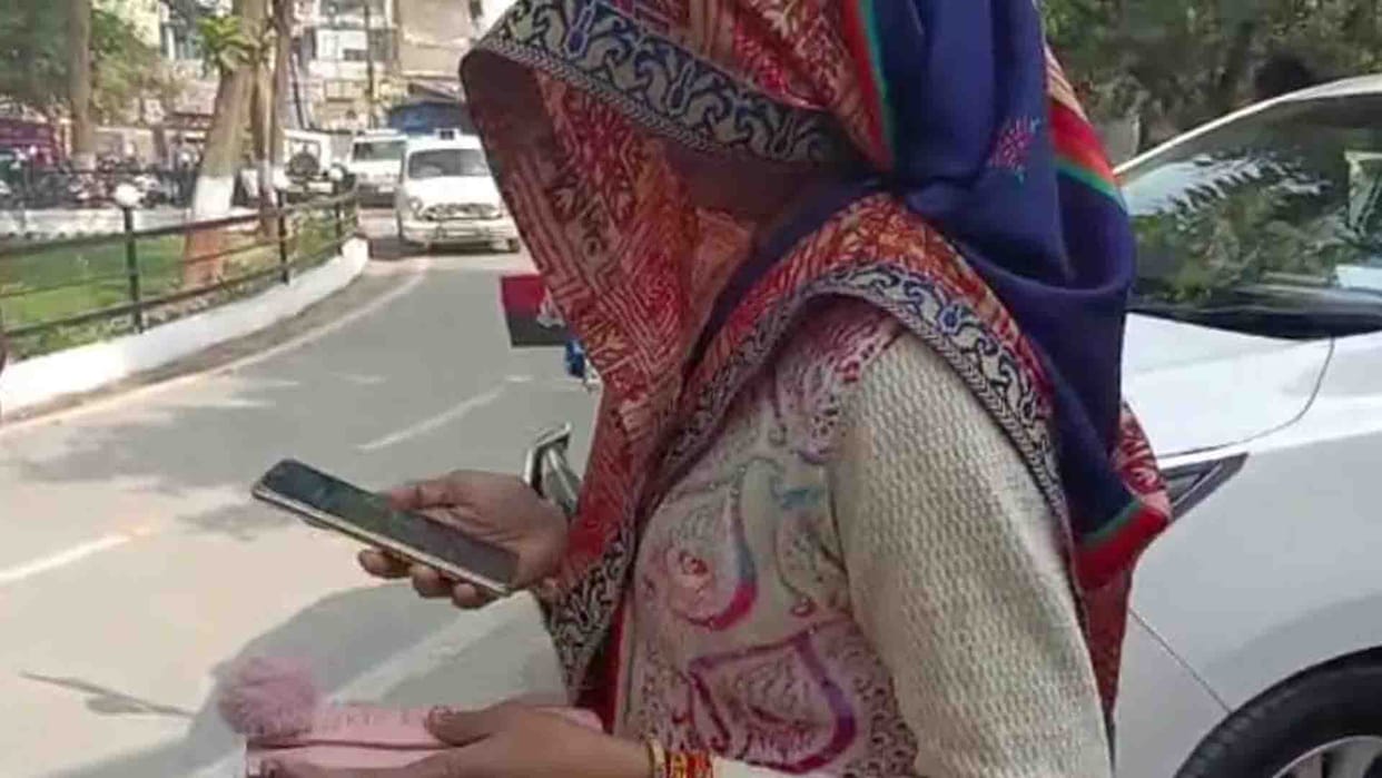 Husband died after two years of marriage wife said people snatched RS 10 lakh  and jewelry