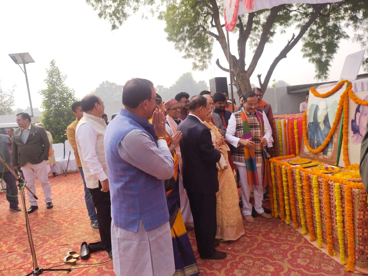 Varanasi: Former Deputy CM Dinesh Sharma reached Kashi welcomed as the chief guest of the programe