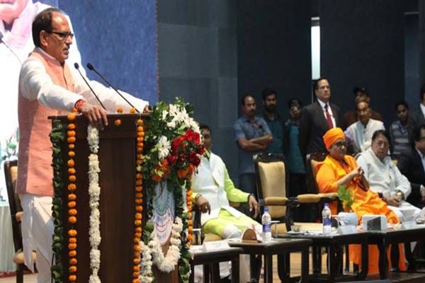 MP News: CM Shivraj said that Pandit Khushi Lal Sharma Ayurveda Institute should be recognized as the best ins