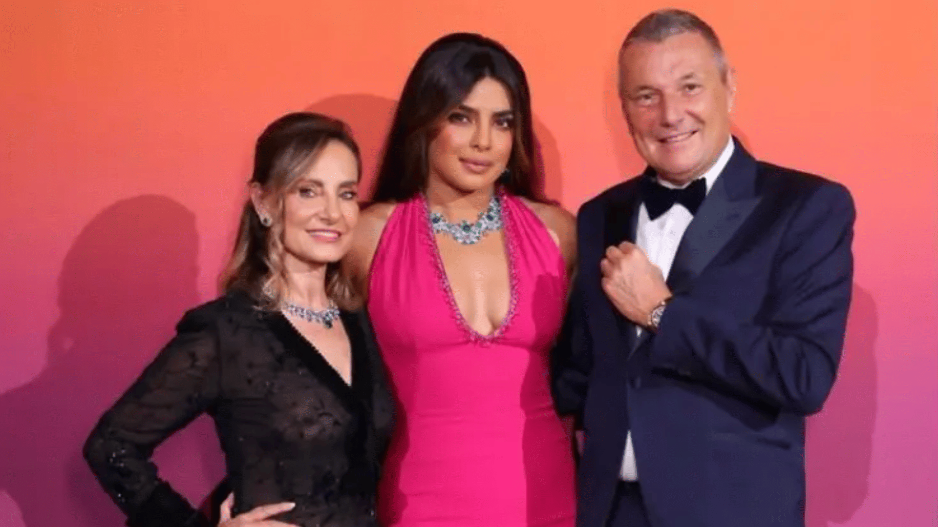 Priyanka Chopra looks gorgeous in pink outfit in an event husband nick jonas praised