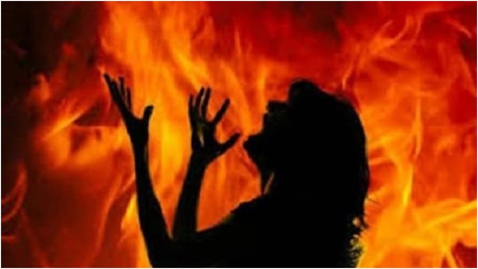 Rajasthan News Pregnant woman burnt alive to save her daughter in barmer