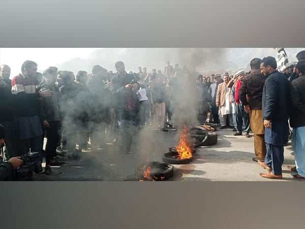 Massive protests in Muzaffarabad as Shehbaz Sharif insults PoK PM