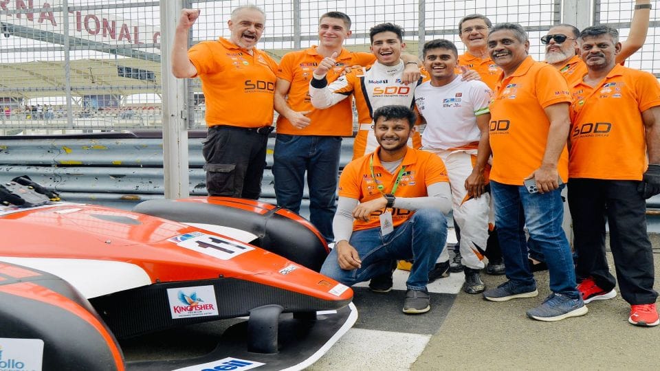 Agra car racer Shahan Ali defeated England car racer in the Indian Racing League