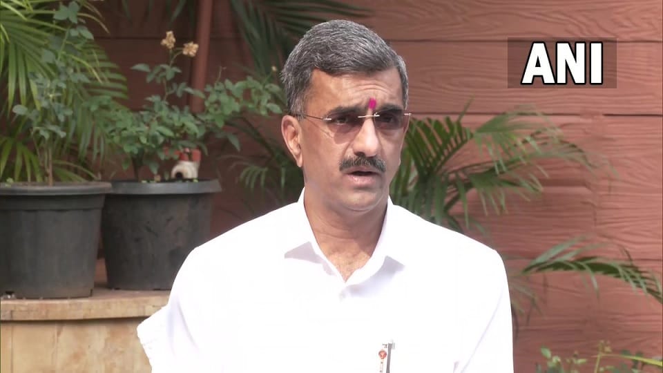 Karnataka-Maharashtra Border row, ministers visit postponed