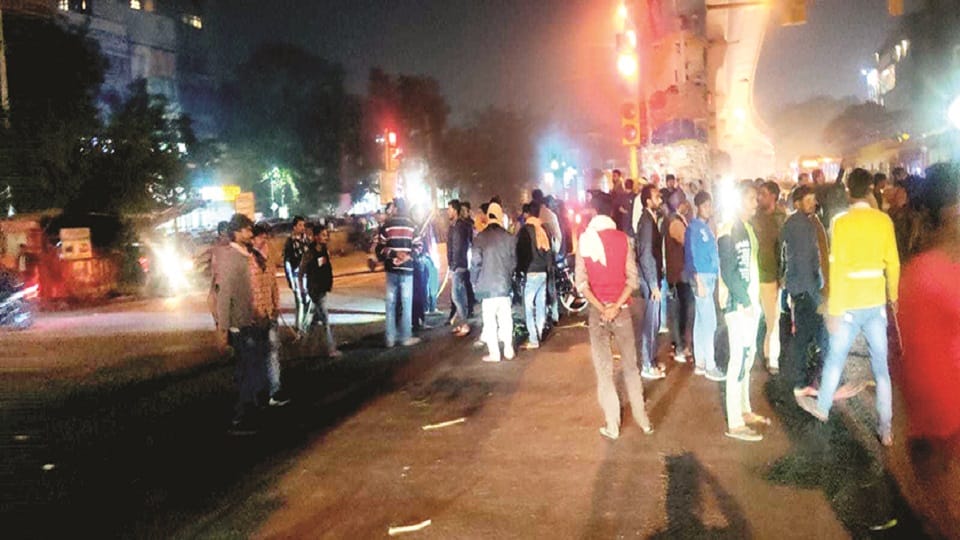 Delhi: Uproar in Preet Vihar after the murder of an innocent