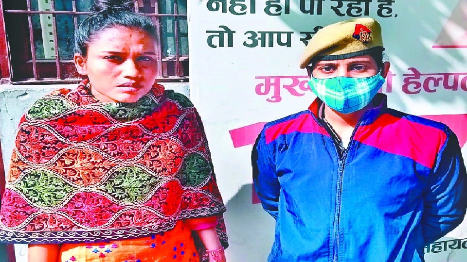people caught girl of robbery gang in wedding ceremony in agra