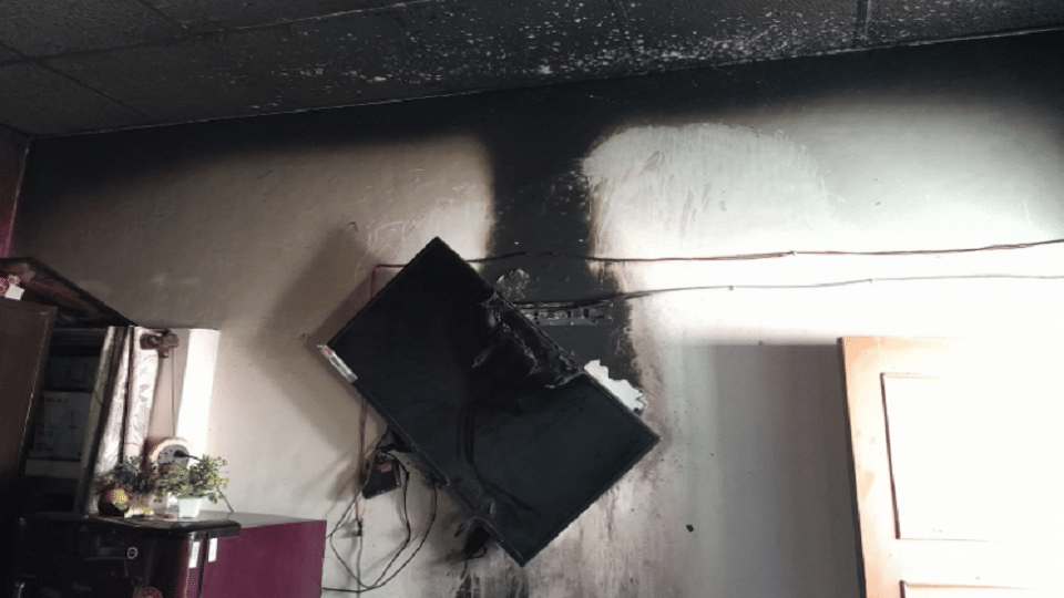 House caught fire due to short circuit case filed against Torrent Power in agra