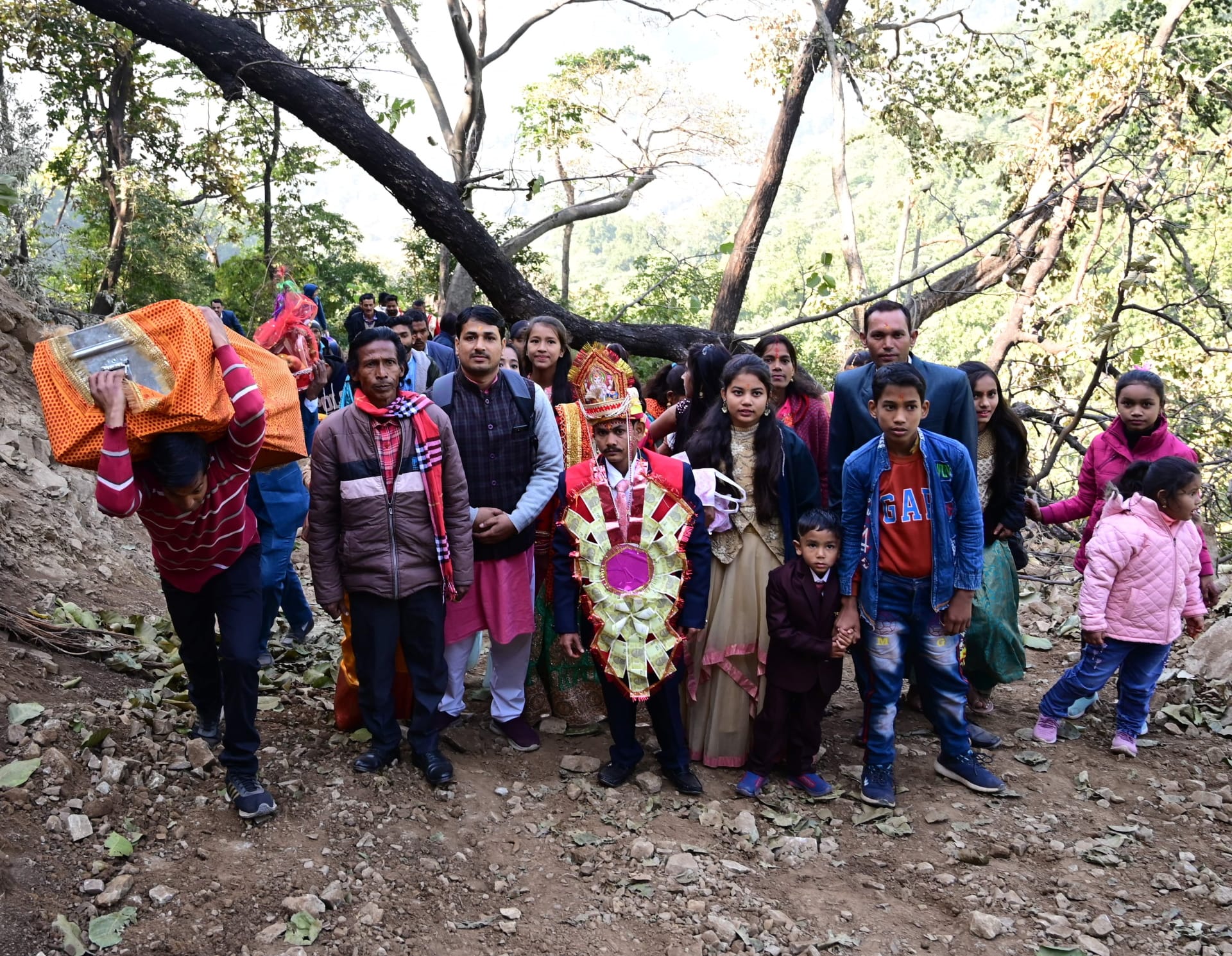 Groom Set Down with Barati for road protest Haldwani Uttarakhand Story news in hindi