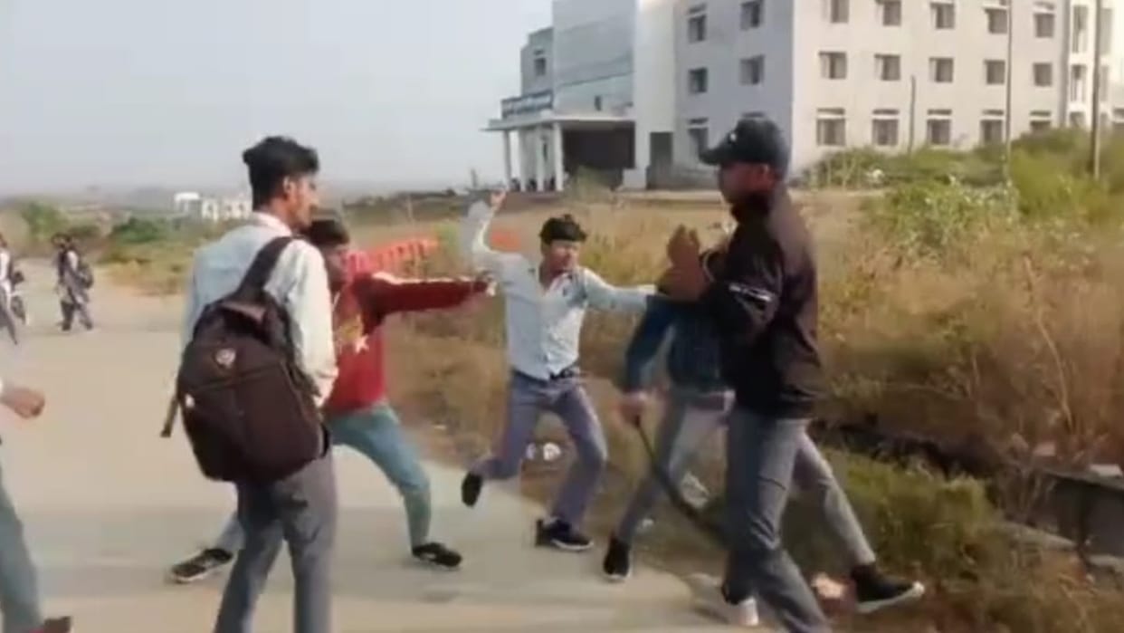 Students clash over sitting in bus outside Shahdol Shambhunath University campus one youth injured in fight