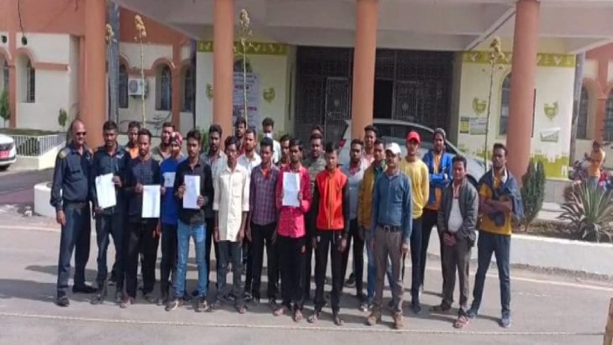 janjgir-champa district hospital sweepers-security personnel on strike