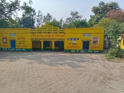 फोटो-3- खाद न होने के कारण सूना पड़ा केंद्र। संवाद