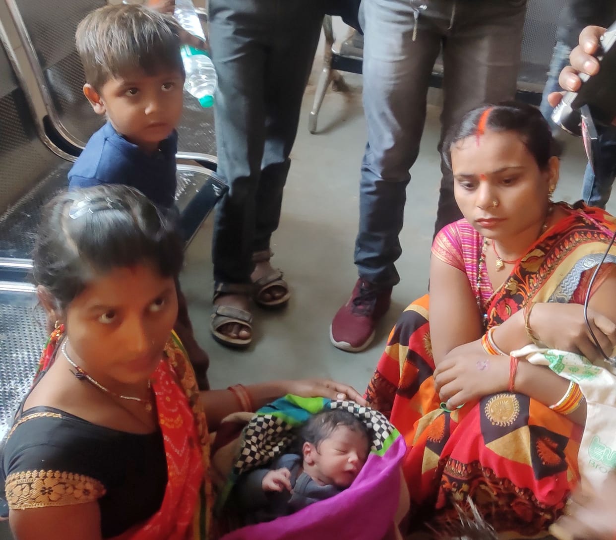 Ruckus of relatives on the death of pregnant in the district hospital of Chitrakoot