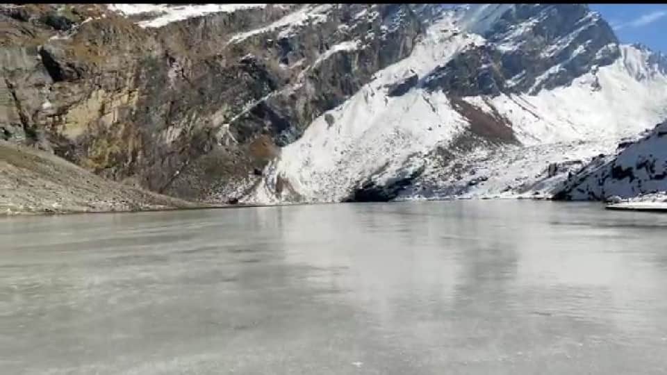 Uttarakhand Winter 2022 News: Hemkund sahib Sarovar Freeze after Bitter Cold Weather See Beautiful Photos