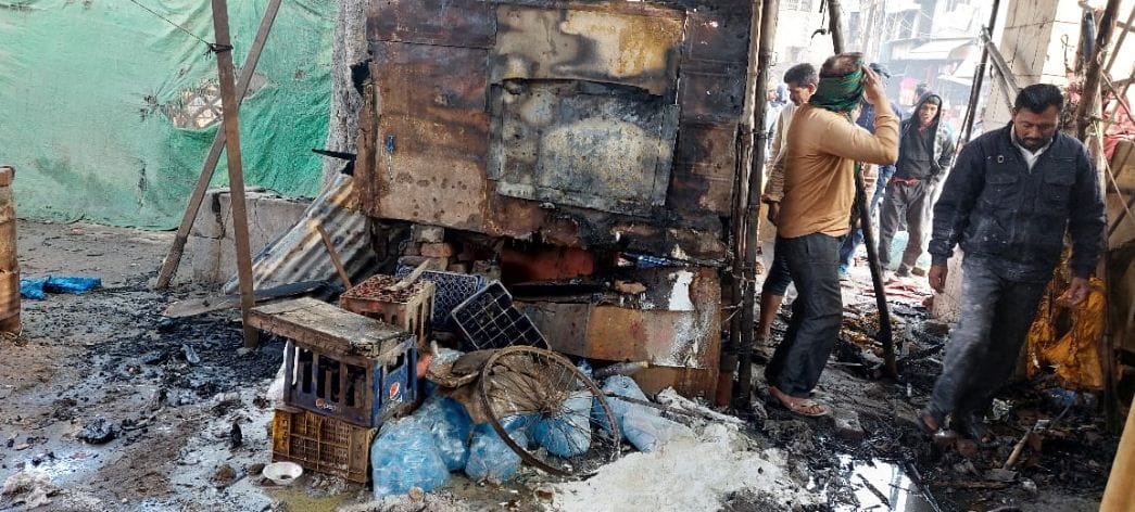 Hathras: Fire broke out in Halwa-Paratha shop, created panic