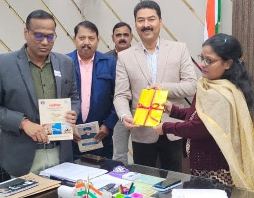 Hathras: Souvenir released on Flag Day