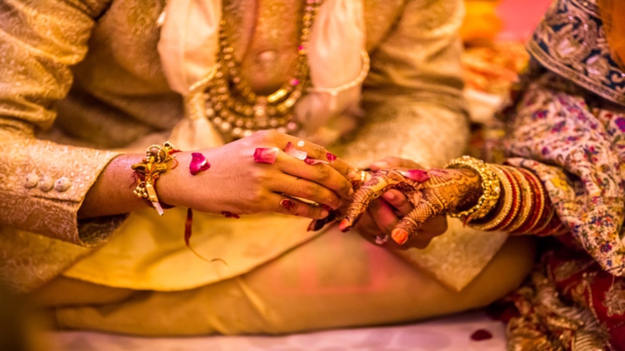 Inter-cast Marriage Scheme: Couples Get 2.50 Lakh Rs Benefits Know Eligibility Details